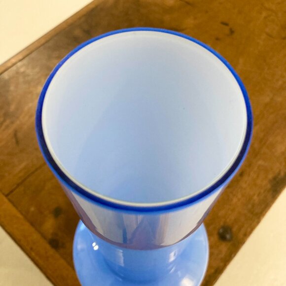 Mid 20th Century Blenko Attributed Periwinkle Blue Vase - Picture 4 of 4